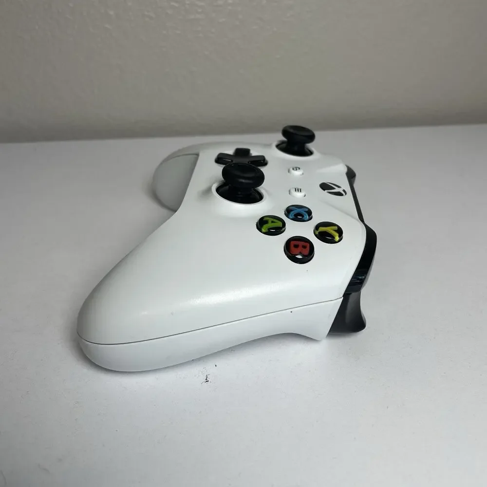 Microsoft 1708 Xbox One Controller White with Dream Gear Back Untested